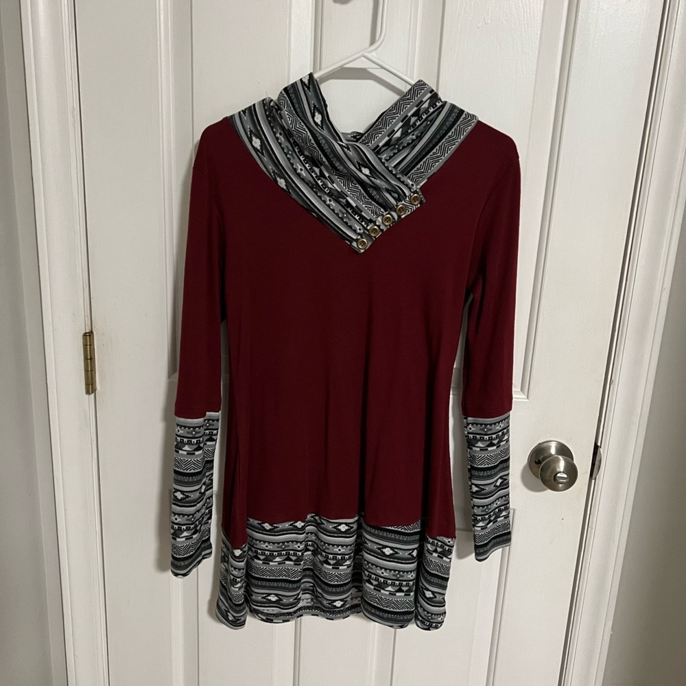 Burgundy tunic. EUC, perfect for wearing with leggings